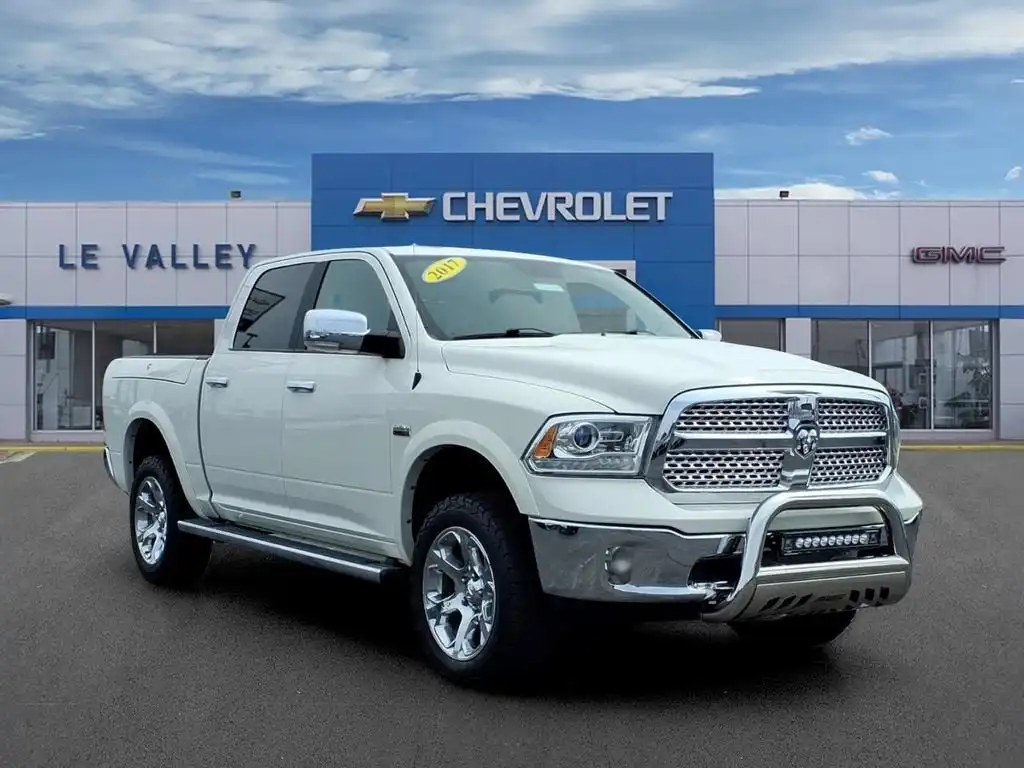 2017 RAM 1500 Laramie 4x4 Crew Cab 5'7's photo