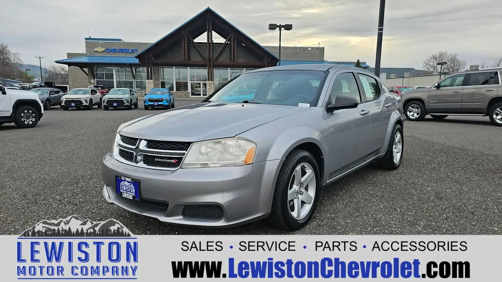2013 Dodge Avenger SE photo 1