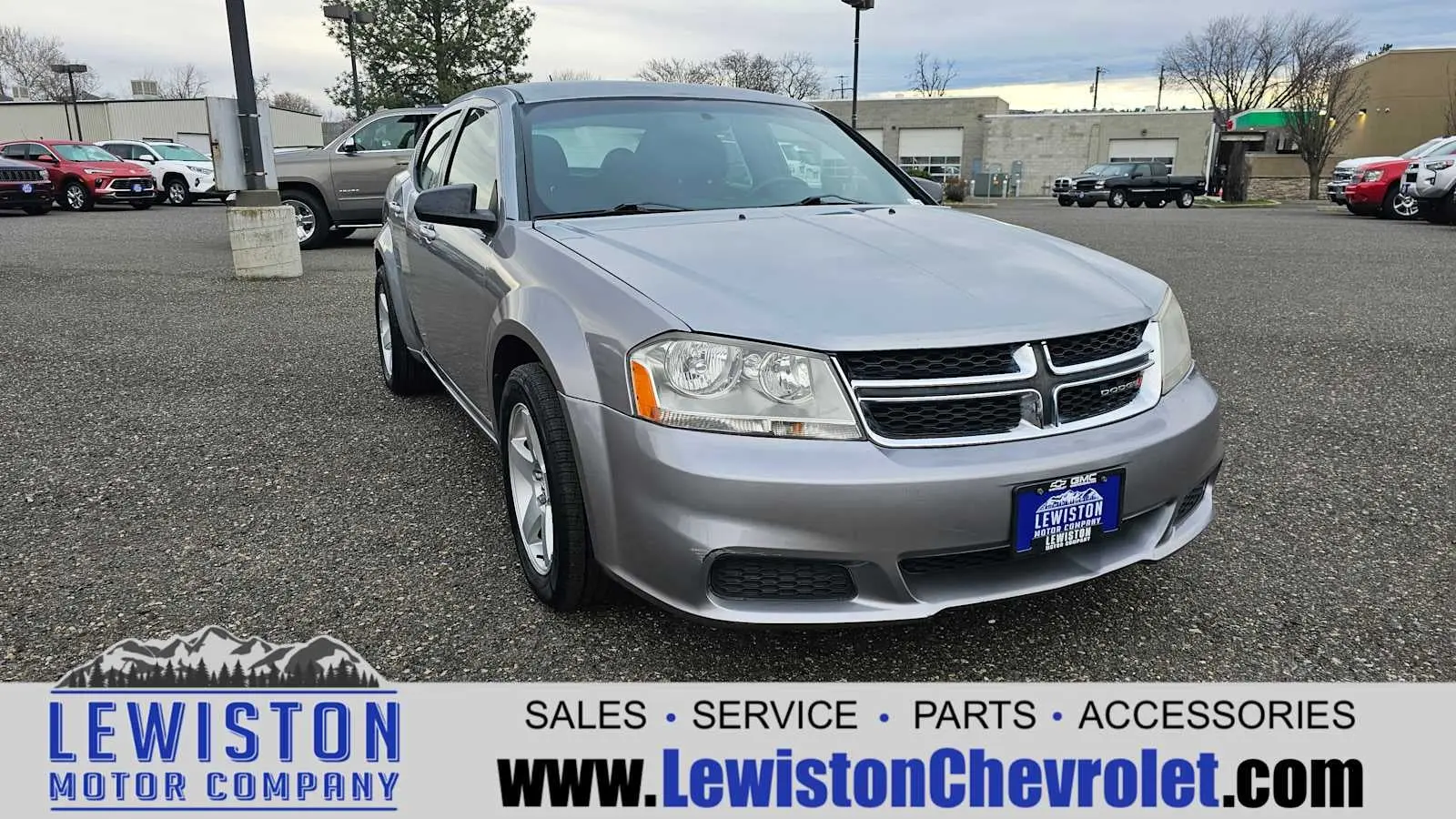2013 Dodge Avenger SE photo 3