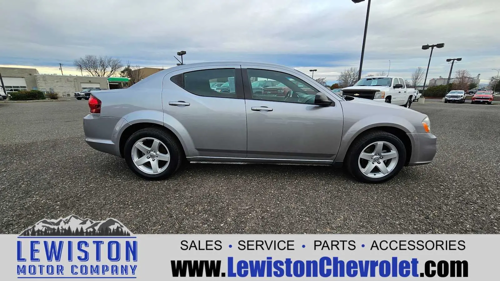 2013 Dodge Avenger SE photo 4