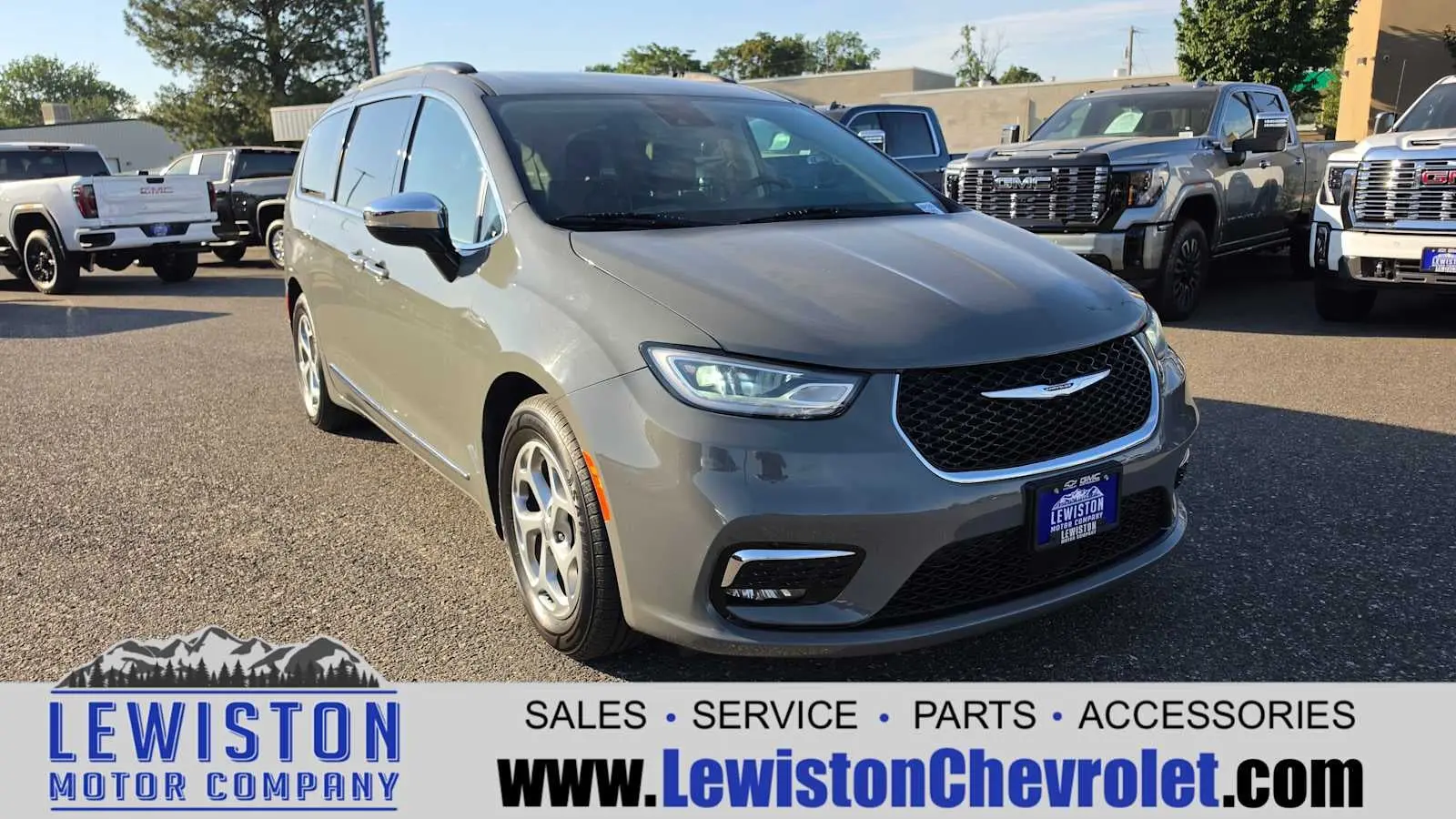 2023 Chrysler Pacifica Limited photo 3