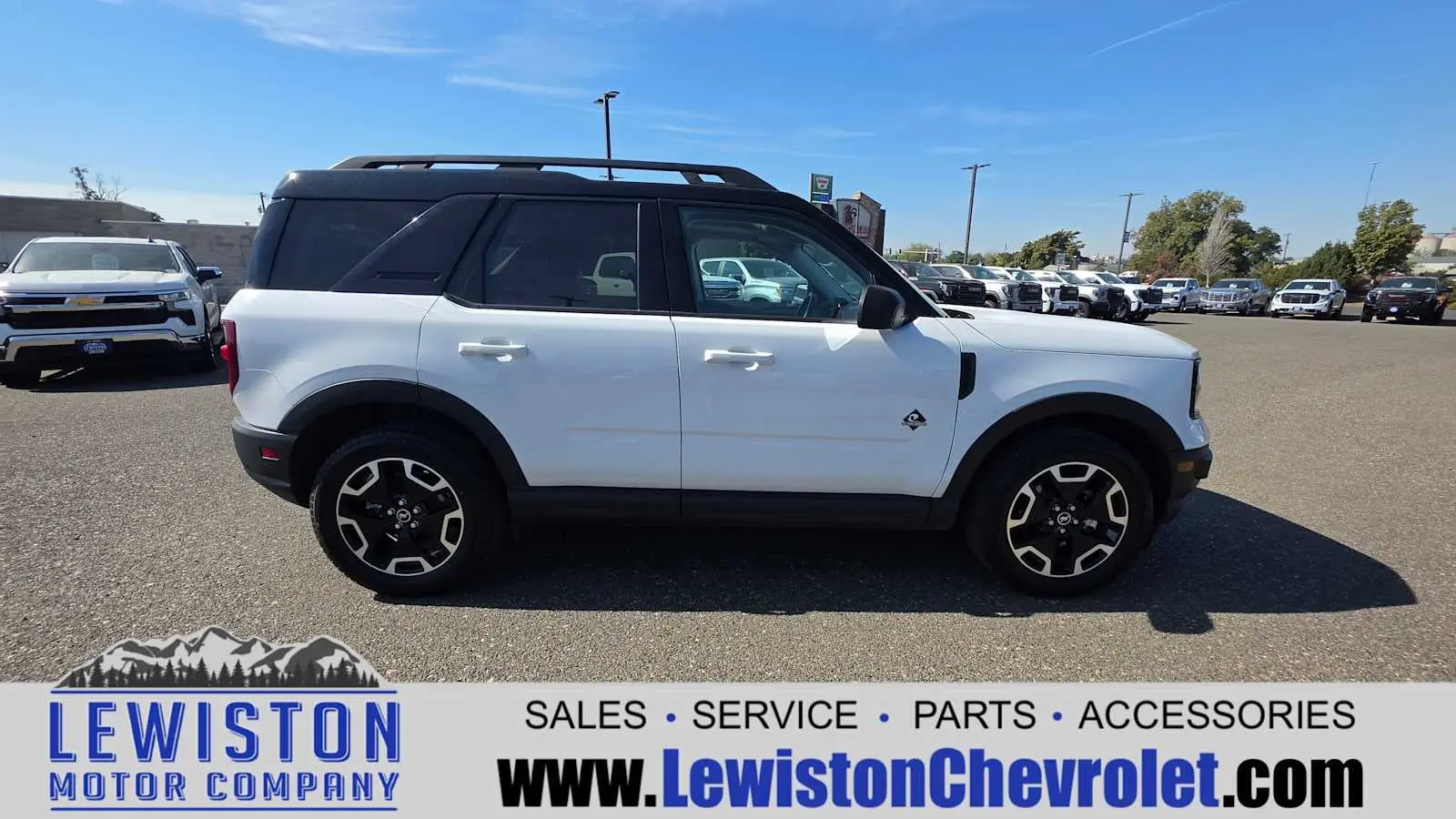 2023 Ford Bronco Sport Outer Banks 4WD photo 4