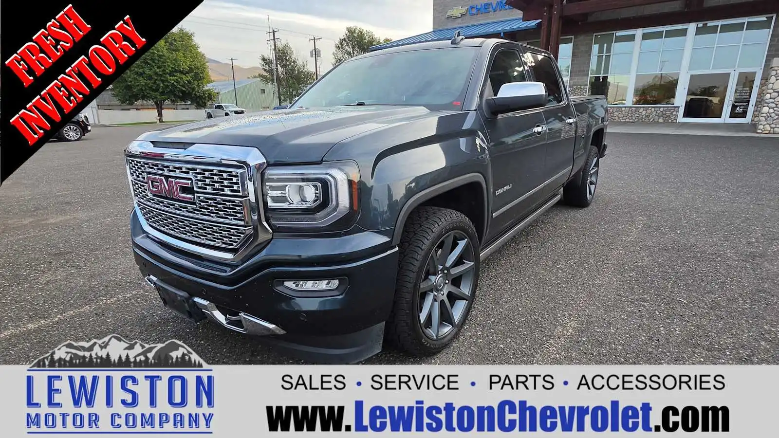 2017 GMC Sierra 4WD Crew Cab Short Box's photo