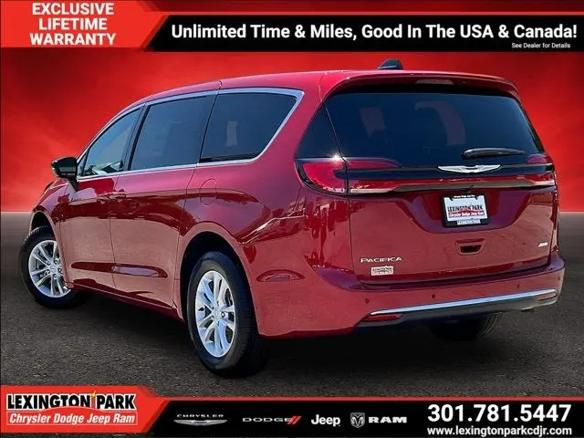 2026 Chrysler Pacifica Select AWD photo 3
