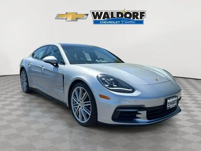 2018 Porsche Panamera Base's photo