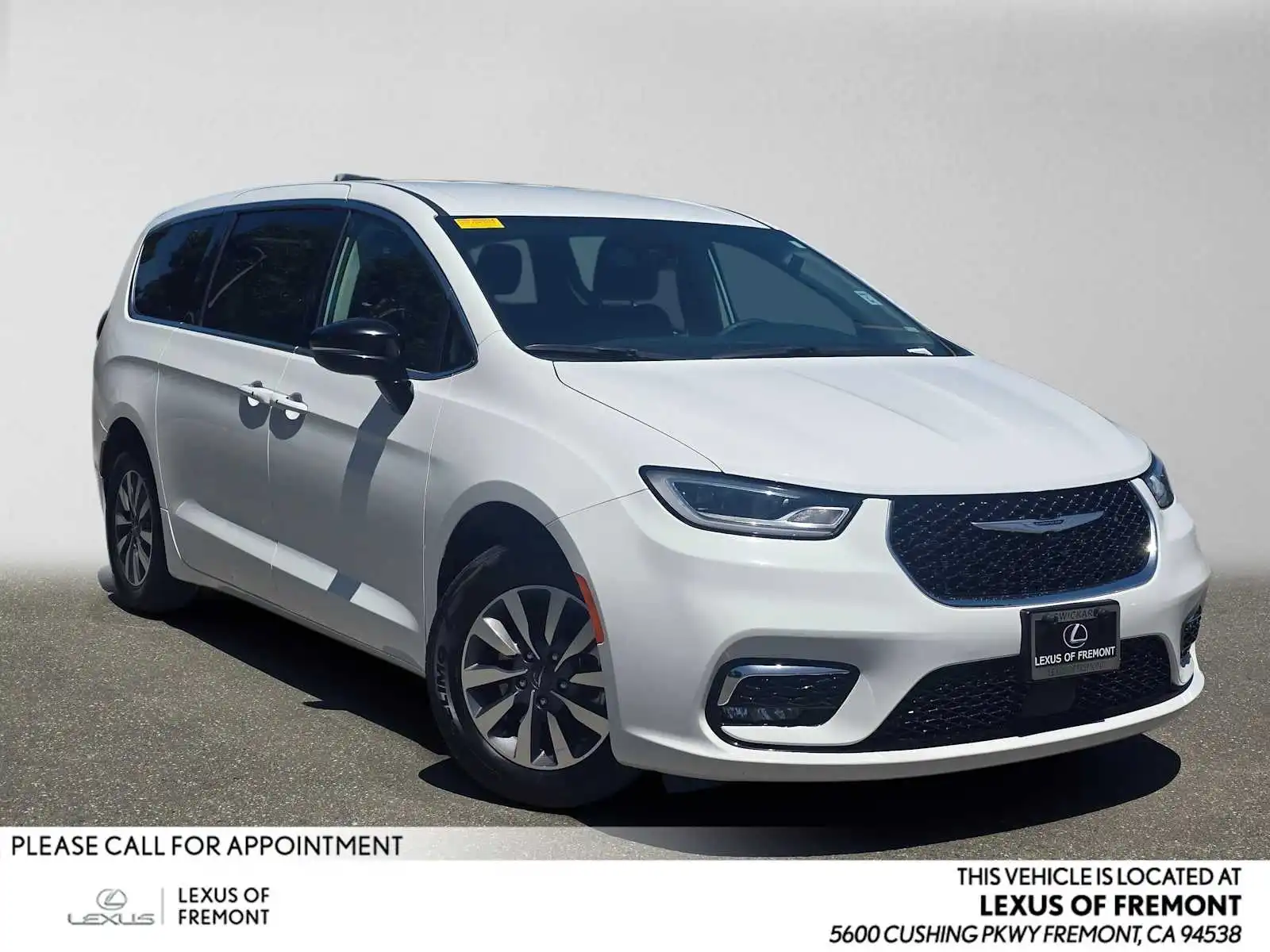 2024 Chrysler Pacifica Hybrid Select PHEV's photo