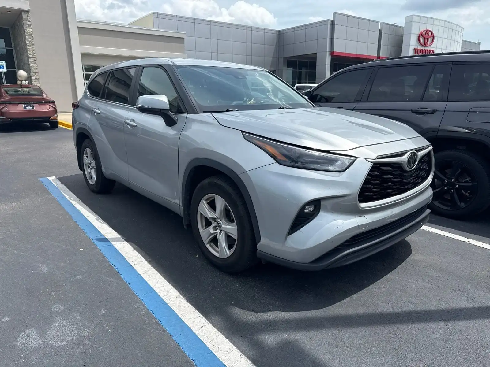 2023 Toyota Highlander L AWD's photo