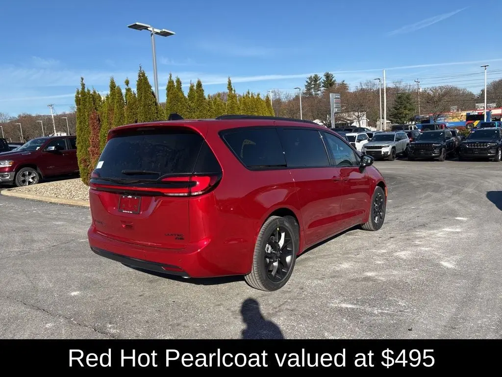 2026 Chrysler Pacifica Limited AWD photo 3