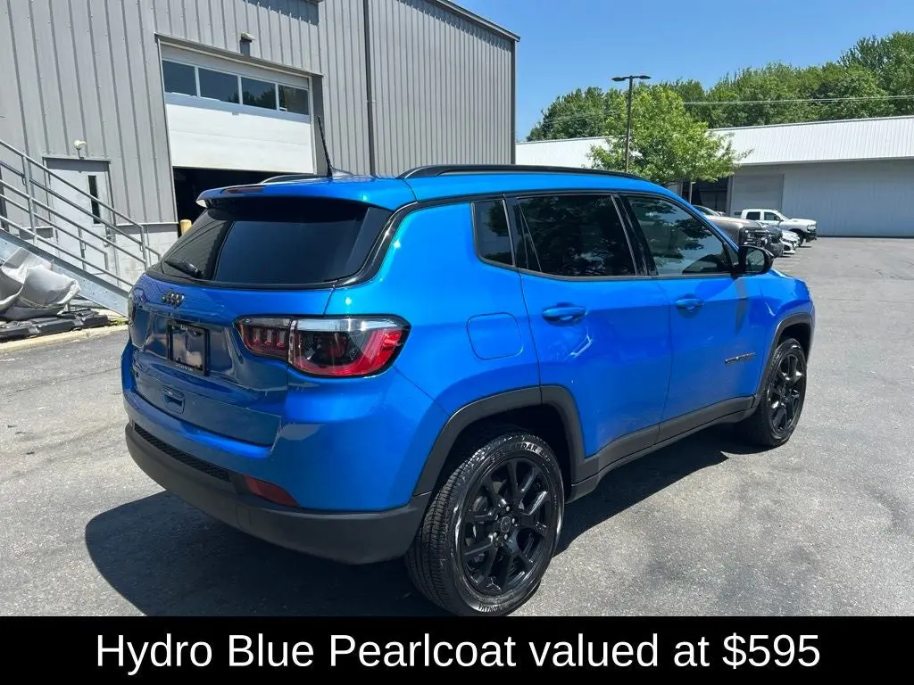 2025 Jeep Compass Latitude 4X4 photo 3