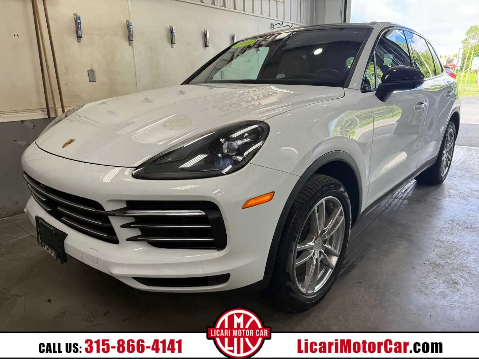 2023 Porsche Cayenne Platinum Edition's photo
