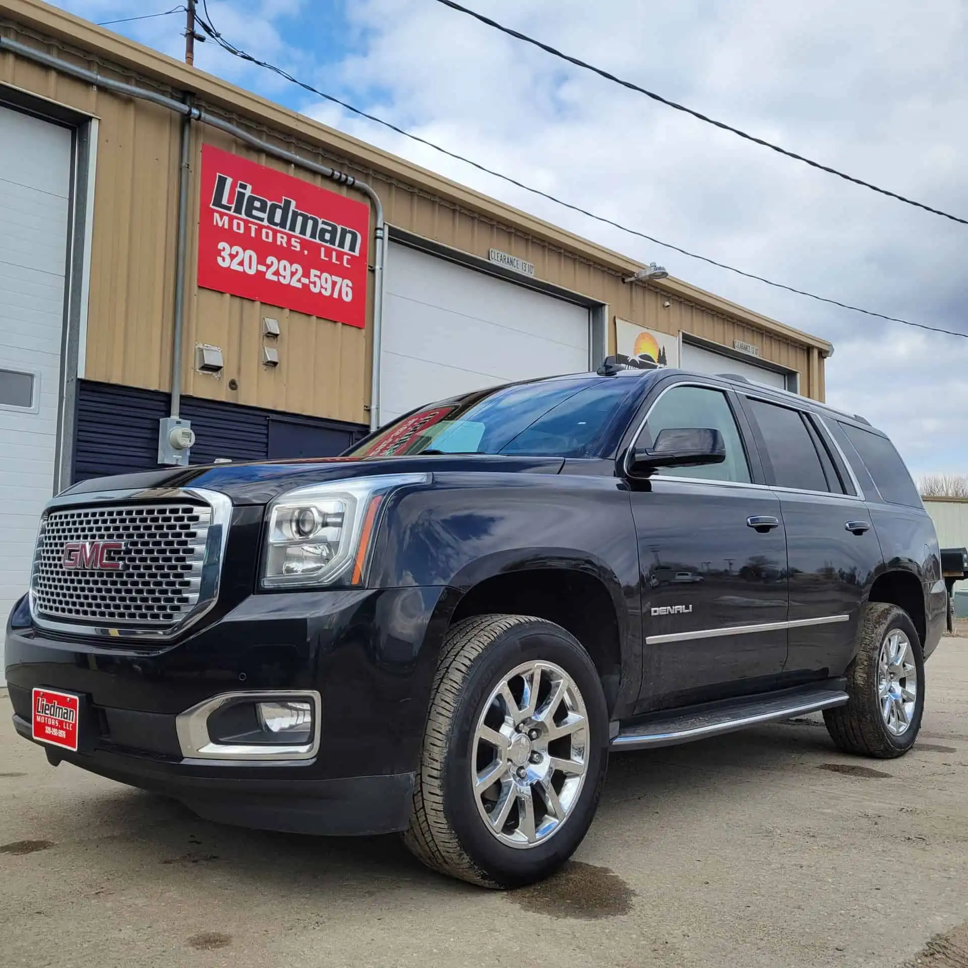 2015 GMC Yukon 4WD Denali's photo