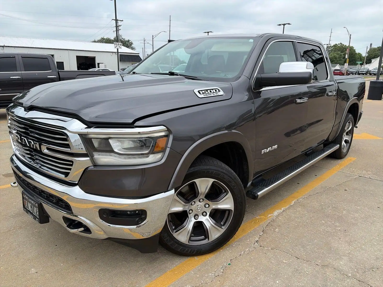 2019 RAM 1500 Laramie 4x4 Crew Cab 5'7's photo
