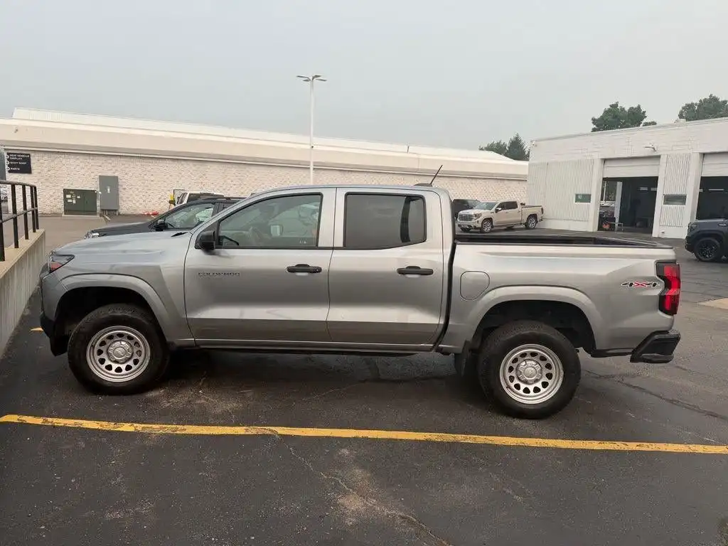 2023 Chevrolet Colorado Work Truck 4WD Crew Cab Short Box's photo