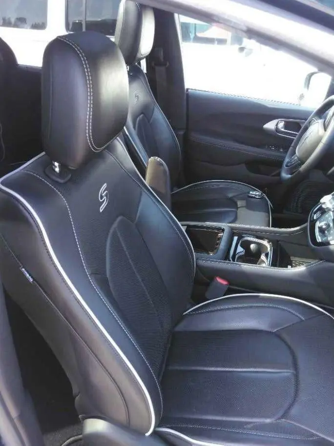 2025 Chrysler Pacifica Limited photo 4