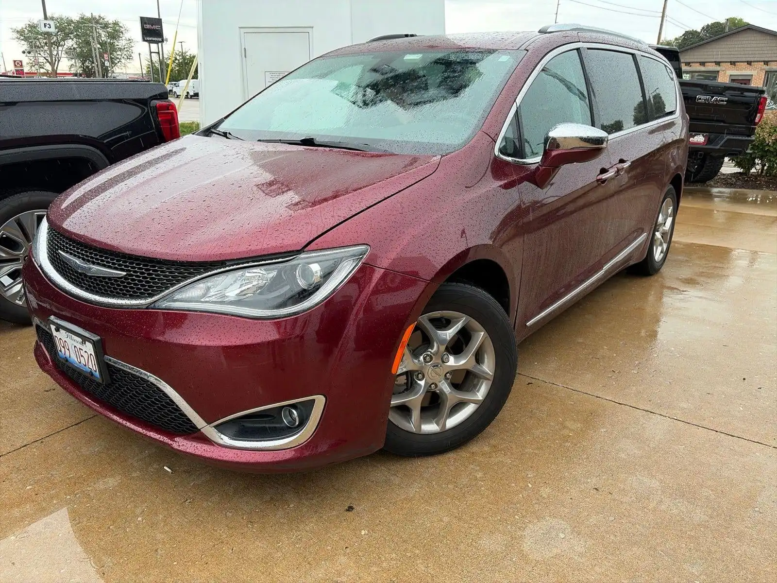 2017 Chrysler Pacifica Limited's photo