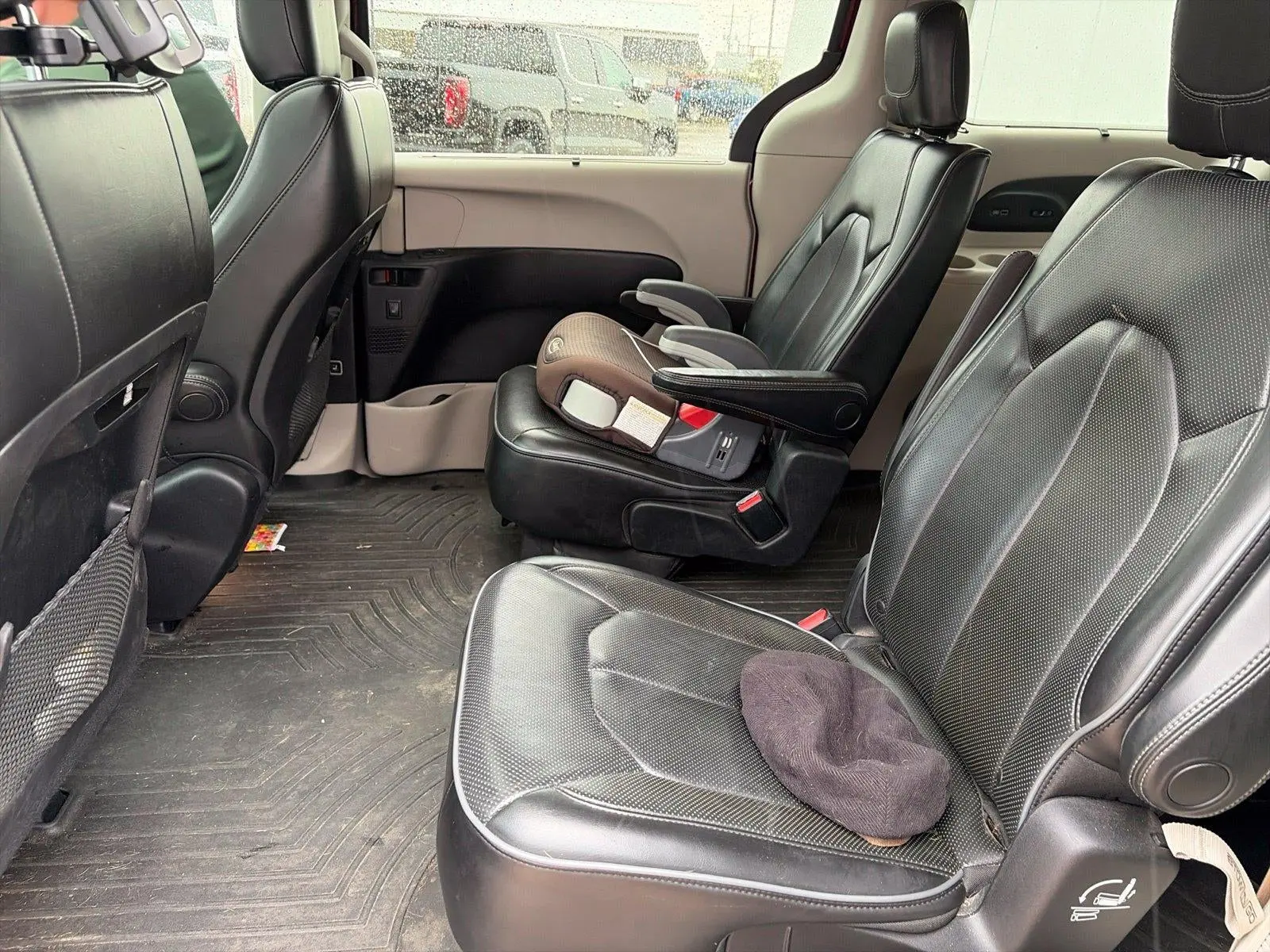 2017 Chrysler Pacifica Limited photo 3