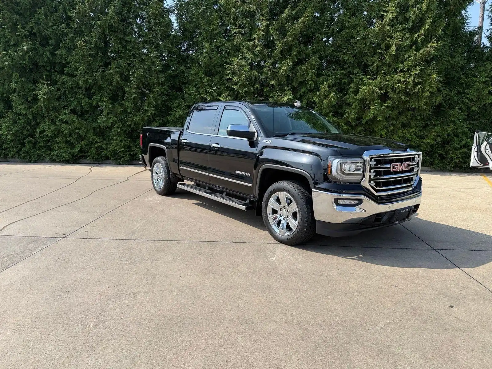2017 GMC Sierra SLT 4WD Crew Cab Short Box's photo