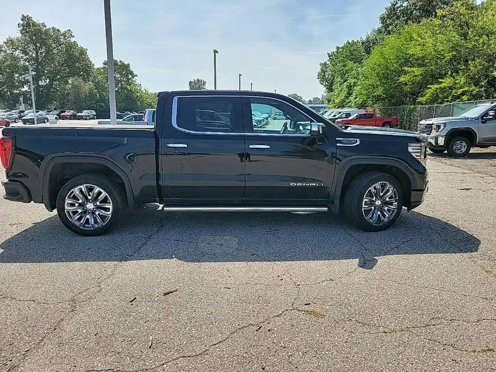 2023 GMC Sierra Denali 4WD Crew Cab Short Box's photo