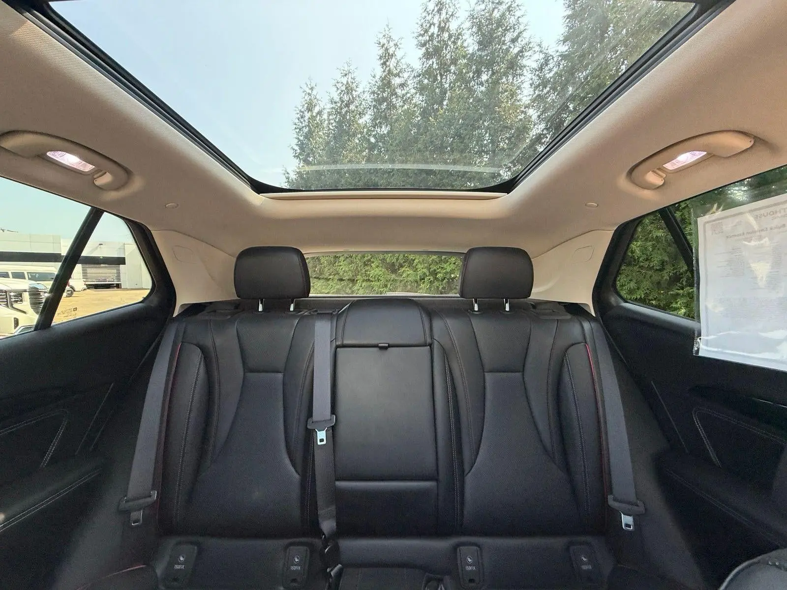 2023 Buick Envision Essence AWD photo 3