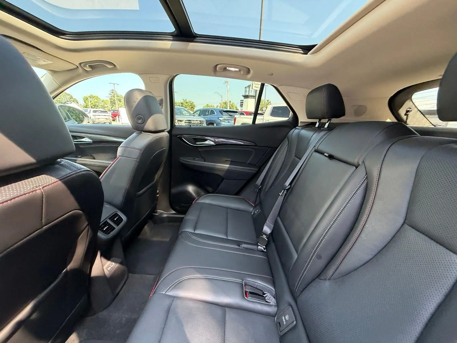 2023 Buick Envision Essence AWD photo 5