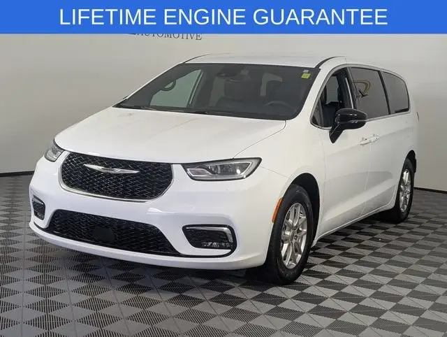 2025 Chrysler Pacifica Select photo 4