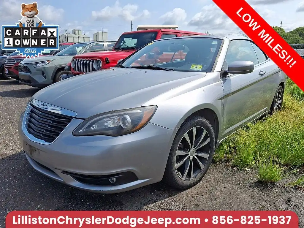 2013 Chrysler 200 S Convertible's photo