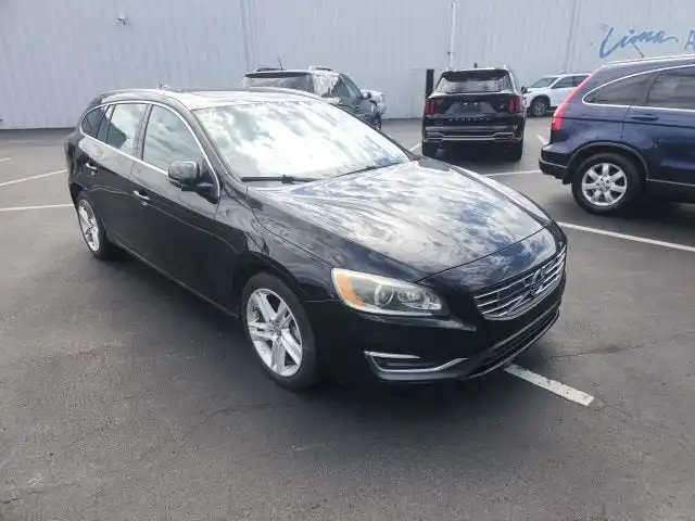 2015 Volvo V60 T5 AWD Platinum's photo