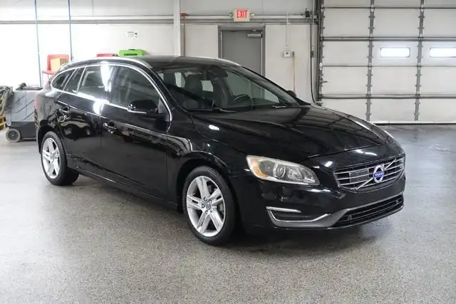 2015 Volvo V60 T5 AWD Platinum's photo
