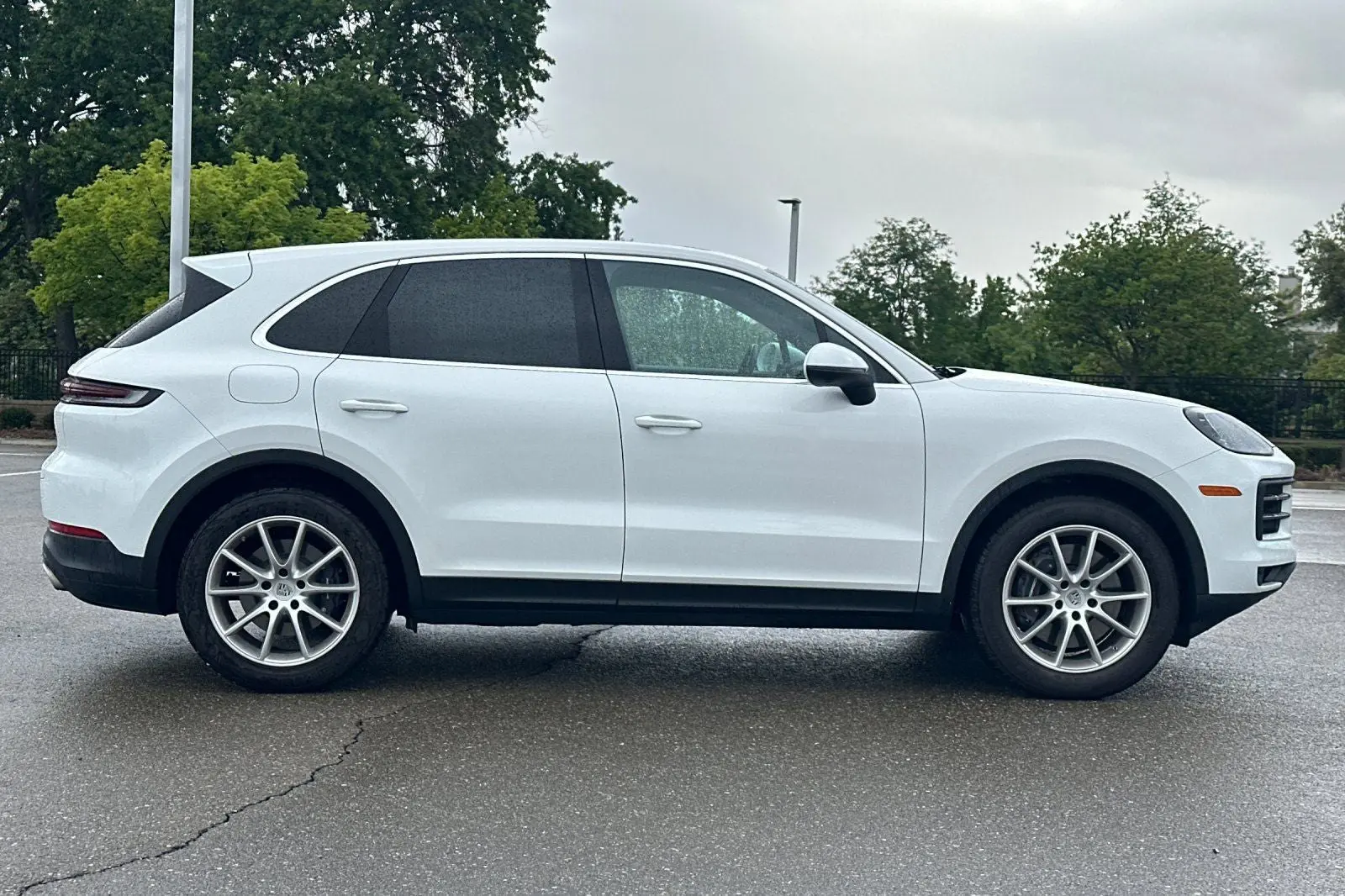 2024 Porsche Cayenne Base photo 3