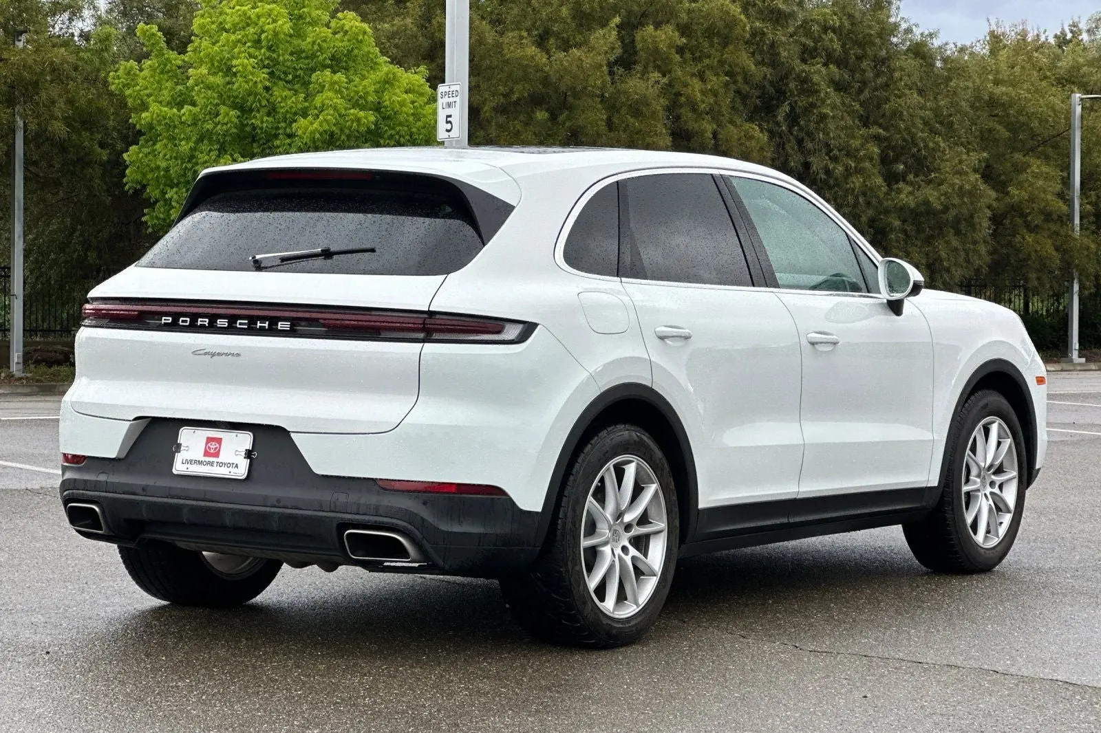 2024 Porsche Cayenne Base photo 4