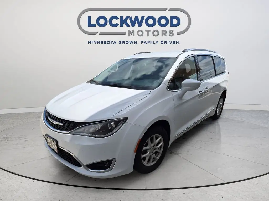 2020 Chrysler Pacifica Touring L photo 1