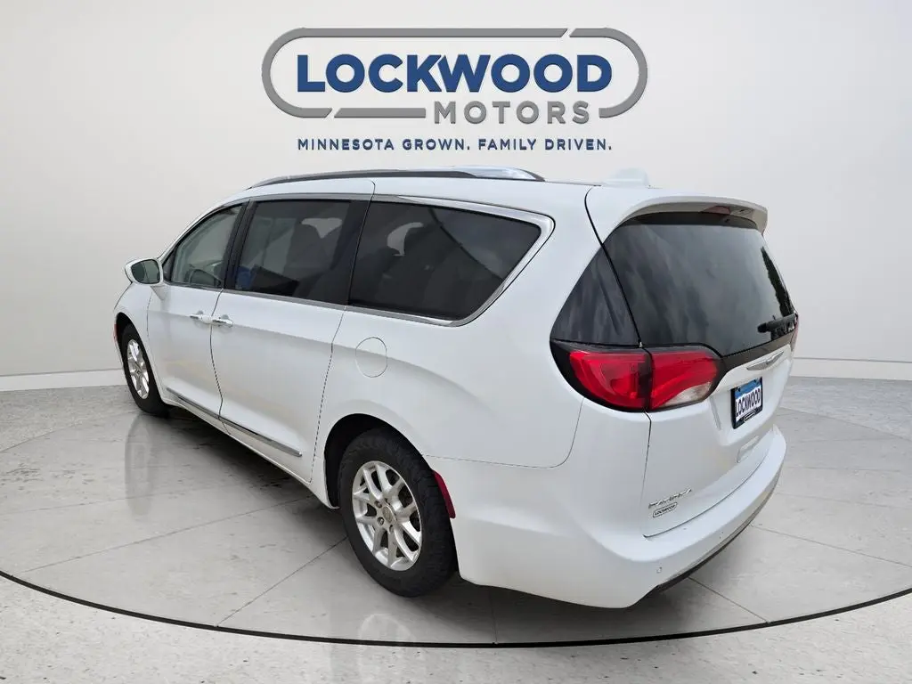 2020 Chrysler Pacifica Touring L photo 5