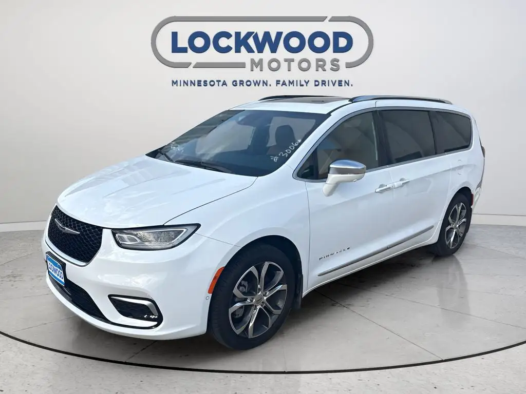 2024 Chrysler Pacifica Pinnacle AWD photo 1