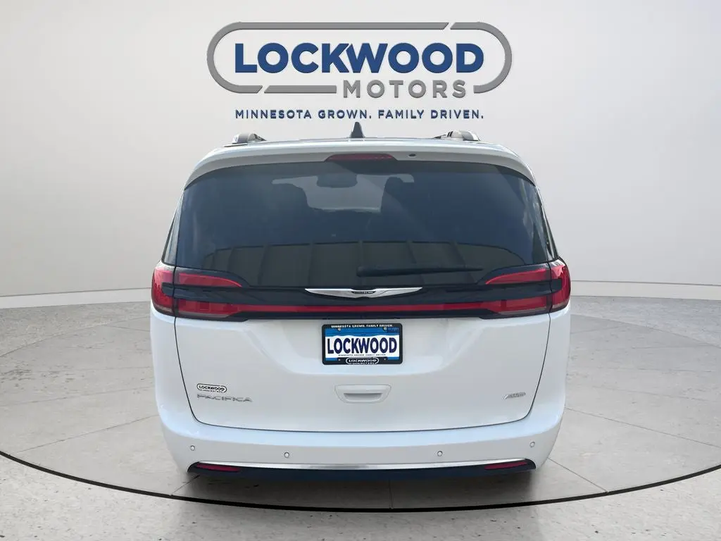 2024 Chrysler Pacifica Pinnacle AWD photo 4