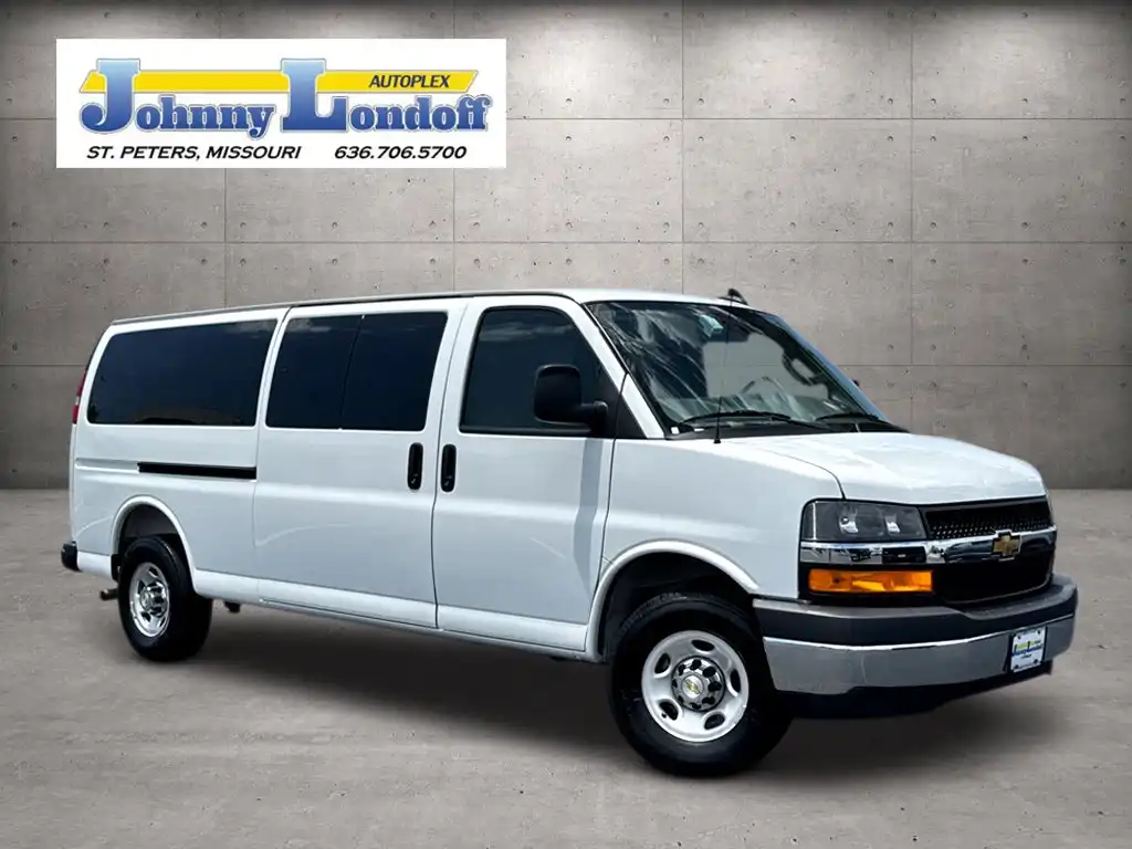 2025 Chevrolet Express 3500 LT Extended's photo