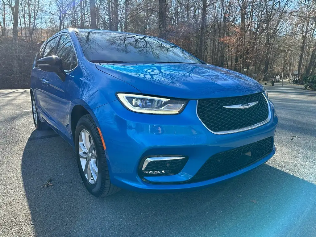 2026 Chrysler Pacifica Select AWD photo 1