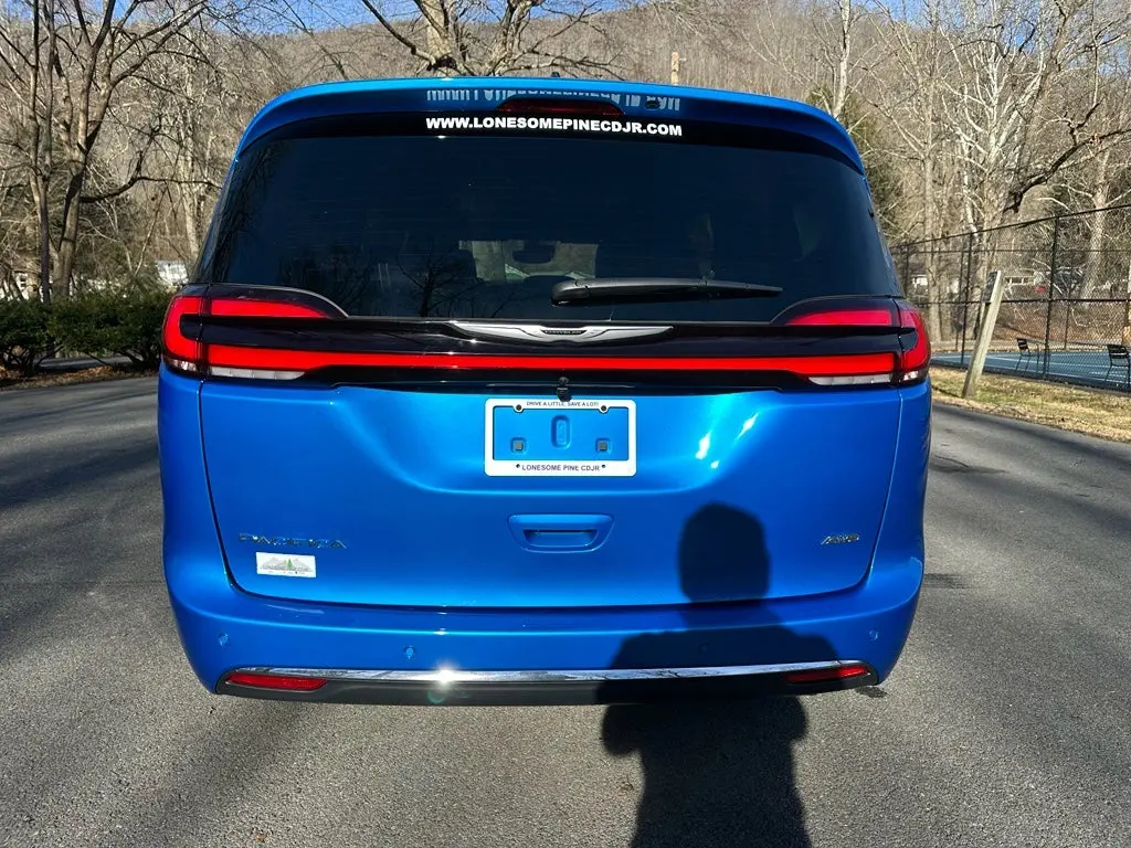 2026 Chrysler Pacifica Select AWD photo 5