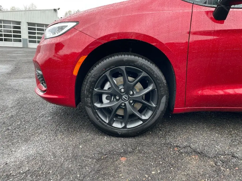 2026 Chrysler Pacifica Select AWD photo 4