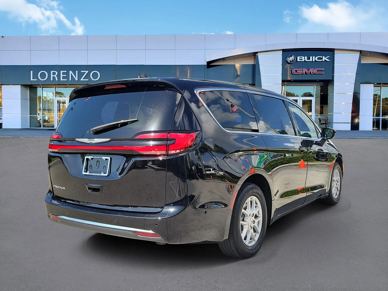 2024 Chrysler Pacifica Touring L photo 5