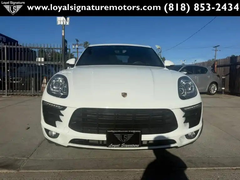 2017 Porsche Macan Base's photo