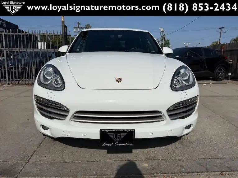 2014 Porsche Cayenne Platinum Edition's photo