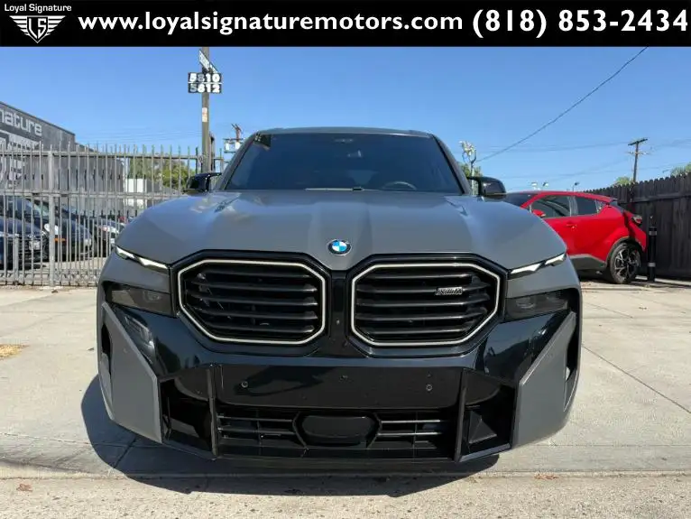 2023 BMW XM Base's photo
