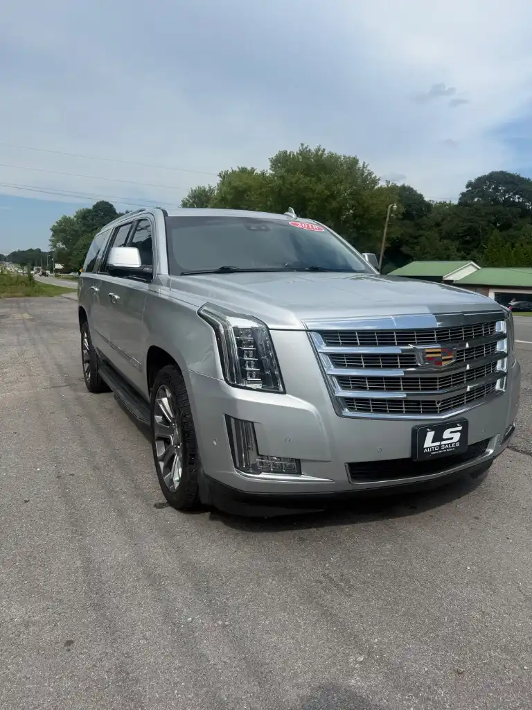 2018 Cadillac Escalade ESV 2WD Luxury's photo