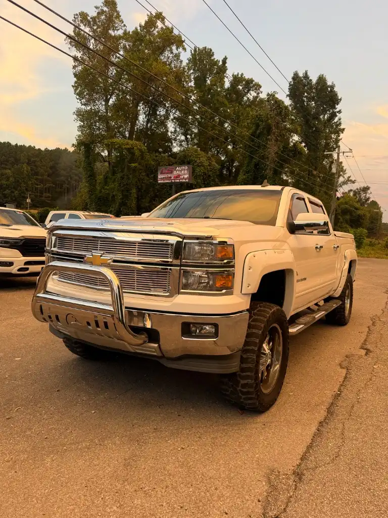 2015 Chevrolet Silverado 1500 LT 4WD Crew Cab Short Box's photo