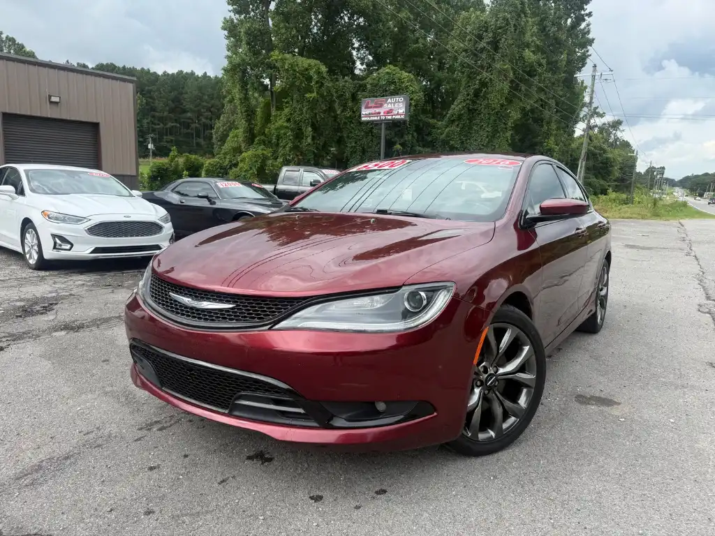 2016 Chrysler 200 S's photo