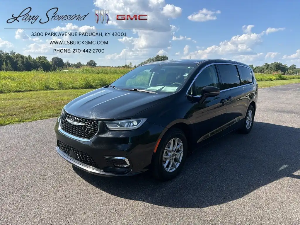 2024 Chrysler Pacifica Touring L's photo