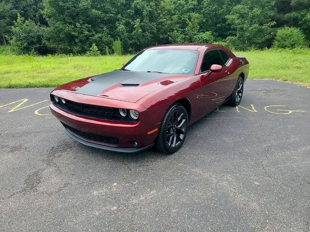 2020 Dodge Challenger SXT Auto photo 3