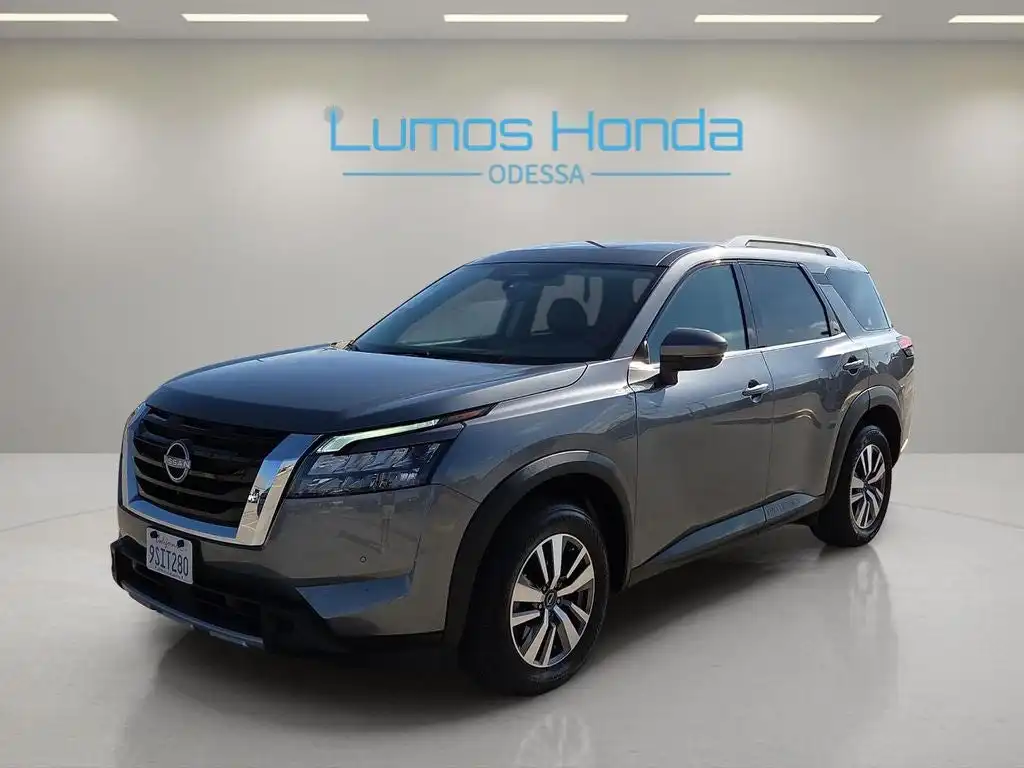 2025 Nissan Pathfinder SL 2WD's photo
