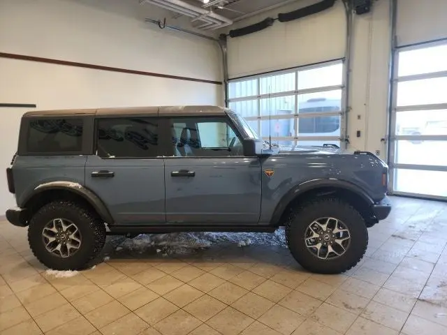 2023 Ford Bronco Badlands 4x4 photo 3