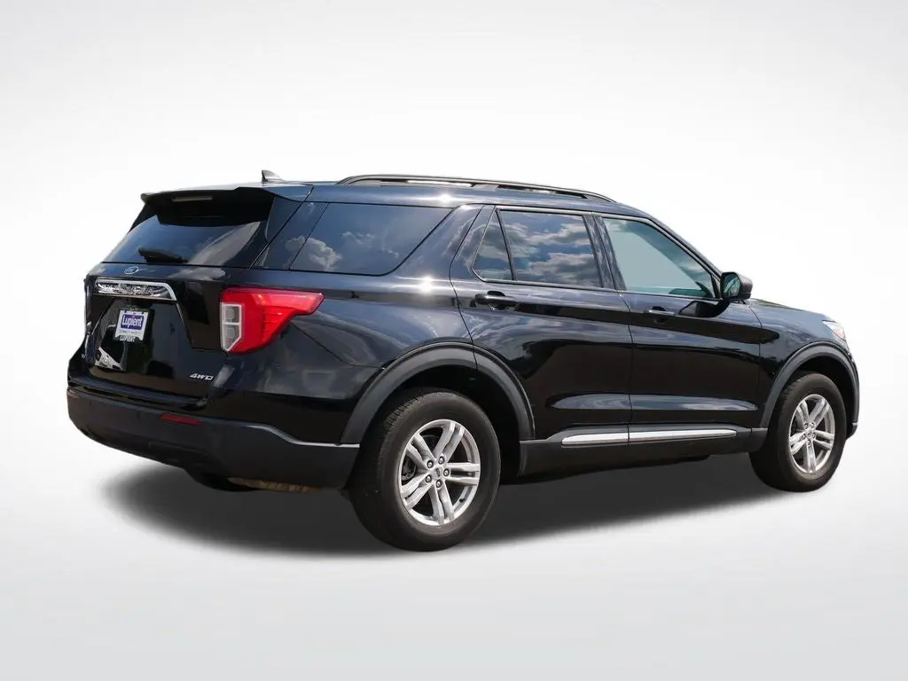 2022 Ford Explorer XLT 4WD photo 3